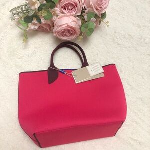 The Lightweight Petite Tote